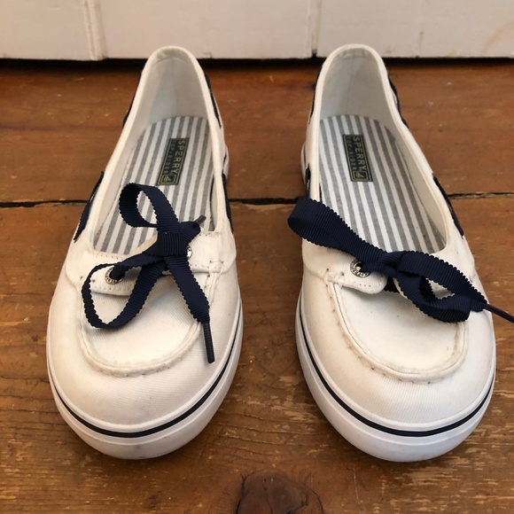 sperry canvas slip on
